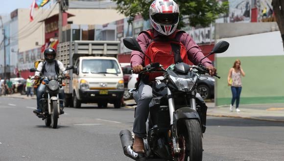 Polémica norma. Motociclistas rechazan obligatoriedad del uso de chalecos y cascos con la placa.  (Manuel Melgar)