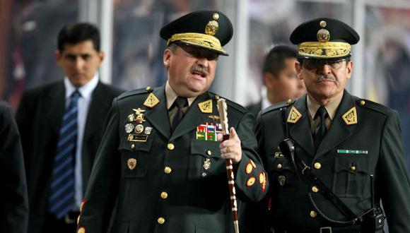 ¿ERA NECESARIO? El general Raúl Salazar ultimaba detalles que no le competen como jefe de la Policía.  (Alberto Orbergoso)