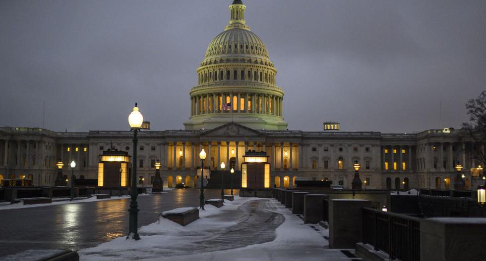 Una vista del Capitolio de Estados Unidos en una fría tarde de invierno en Washington, DC, el 18 de febrero de 2021. (Foto de Eric BARADAT / AFP).
