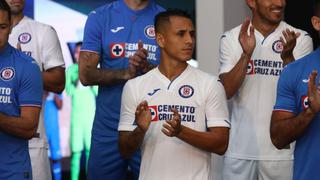 Yoshimar Yotún modeló el nuevo uniforme del Cruz Azul para el Clausura 2019 de la Liga MX