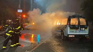 Muerte de George Floyd: lanzan bomba molotov en un auto de policía en Nueva York durante protesta