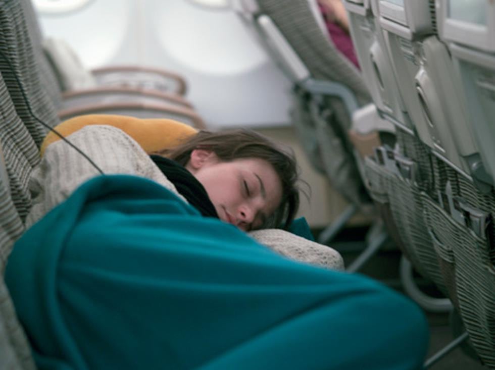 Canadá: Mujer se queda dormida durante su vuelo y despierta a oscuras dentro del avión vacío. (Getty)