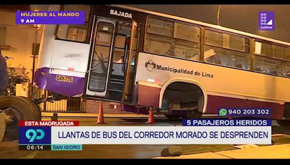 Llantas de bus del Corredor Morado se desprenden y provoca accidente que dejó cinco pasajeros heridos. (Captura: Latina)