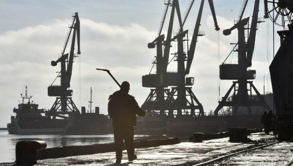 Rusia acusó formalmente de cruce ilegal de su frontera a los 24 marinos de la Amada ucrania apresados en noviembre junto con tres buques por guardacostas rusos. (Foto: AFP)