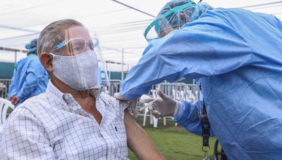 Personal de Sisol continuará apoyando en jornada de vacunación contra el COVID-19, dirigida a adultos mayores de 70 años. (Foto: Municipalidad de Lima)