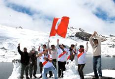 "¡Sí se puede!": Hinchas apoyan al equipo desde el pico más alto del Perú [VIDEO]