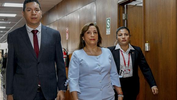 La presidenta Dina Boluarte llega para una entrevista con la fiscal de la Nación, Patricia Benavides,  el 7 de marzo de 2023. (Foto: Peru's Prosecutor Office / AFP)