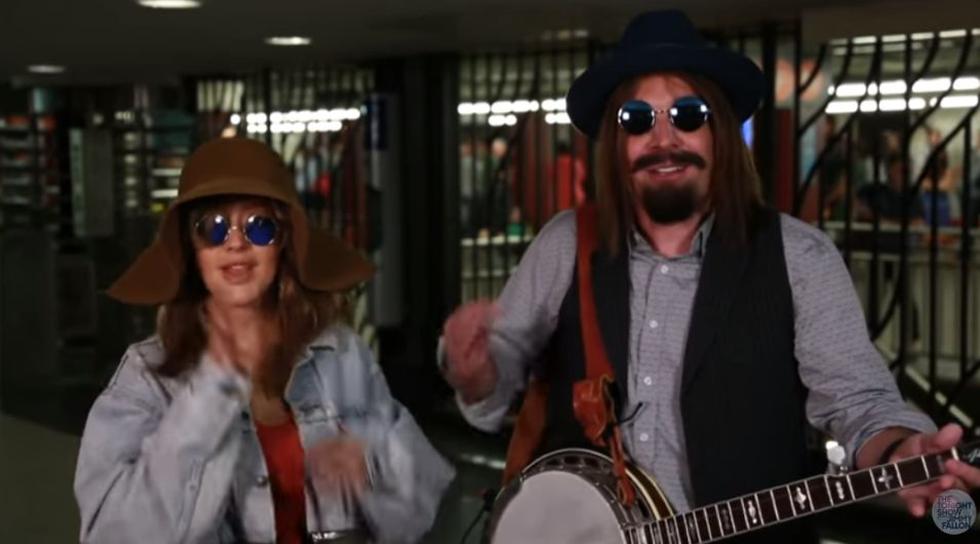 Christina Aguilera y Jimmy Fallon sorprenden a los transeúntes del metro de Nueva York con increíble show.  (YouTube: Tonight Show)
