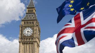 Parlamento británico aplaza su decisión sobre el Brexit e impone un aplazamiento