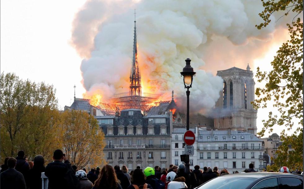 El lamentable incendio de Notre Dame en imágenes. (AFP)