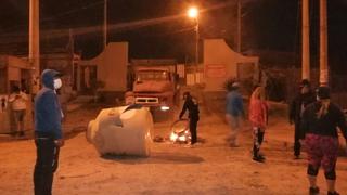 Coronavirus en Perú: Vecinos queman llantas y destrozan clínica para pacientes COVID-19 en Ica [VIDEO]
