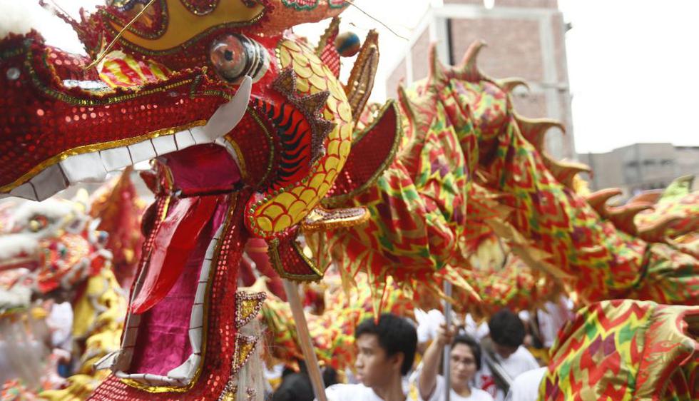 Celebran el Año del Mono con tradicional danza del león y dragón. (Anthony Niño de Guzmán/Perú21)