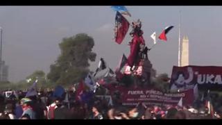 A días del aniversario del estallido y el plebiscito chilenos salen en masiva marcha 