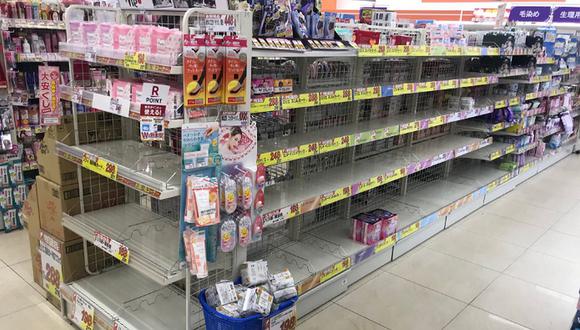 Ante el coronavirus, muchos japoneses entraron en pánico y dejaron a los supermercados sin stock de papel higiénico, toallas y otros productos de uso personal. (Foto: Twitter)