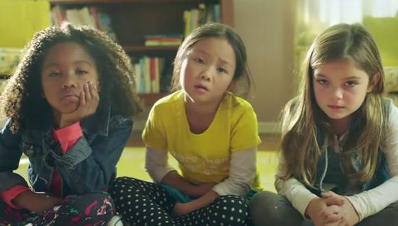 Las niñas merecen variados juguetes, señala la empresa GoldieBlox. (YouTube)