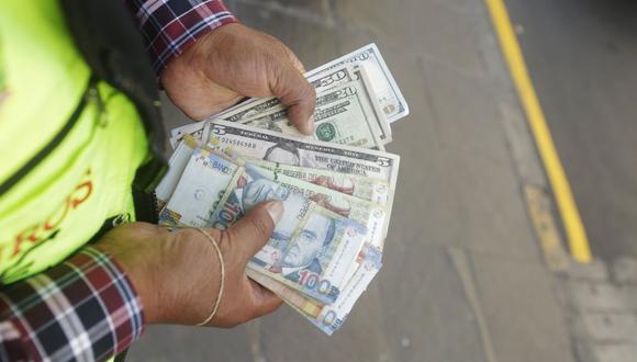 El dólar cerró a la baja el lunes. (Foto: Diana Chávez | GEC)