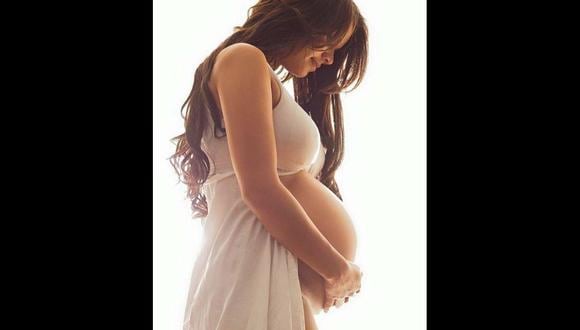 Andrea San Martin compartió la sesión de su embarazo en Facebook. (Créditos: Facebook)