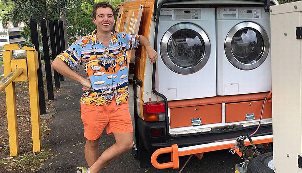 Nicholas Marchesi muestra su furgoneta-lavandería. (Orange Sky)