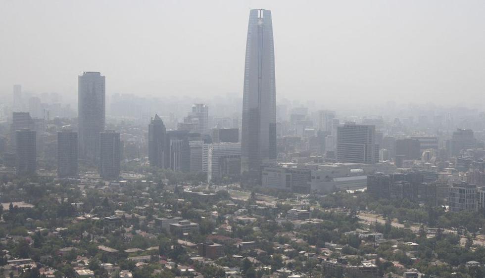 Chile: Incendio en vertedero cubrió con nube de humo gran parte de Santiago. (EFE)