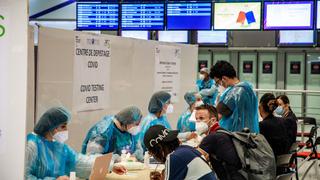Francia obligará a viajeros de Perú, EE.UU., Brasil y otros 13 países a hacerse la prueba del coronavirus