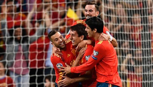 España visita a Rumania buscando afianzarse en el primer lugar del grupo. (Foto: AFP)