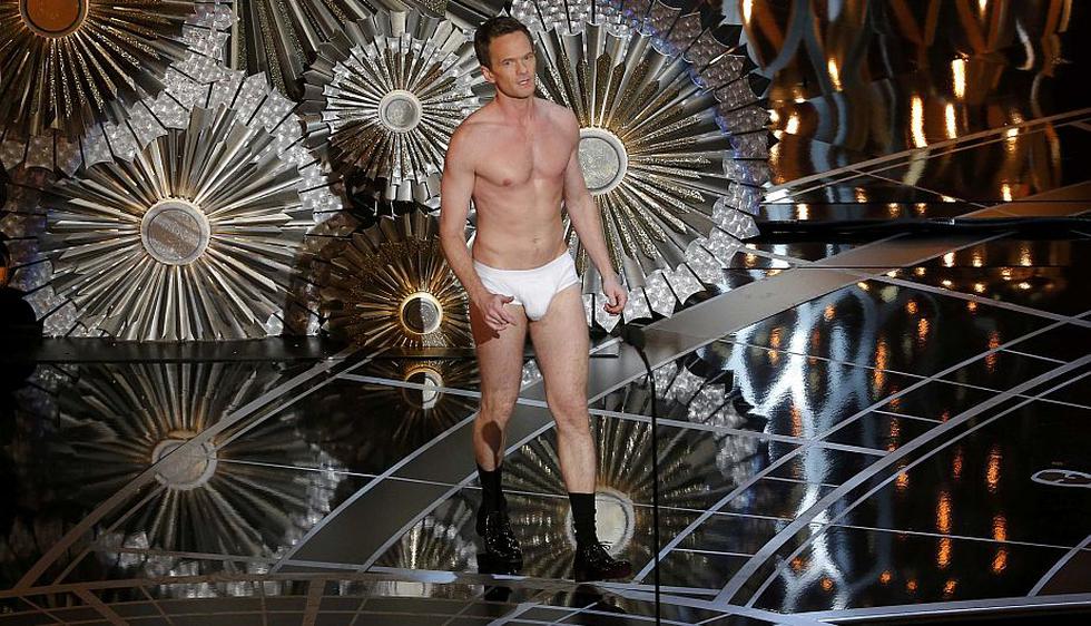Neil Patrick Harris salió semidesnudo al escenario durante ceremonia de los Oscar. (Reuters)