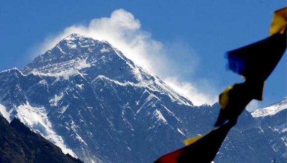 En mayo, intentarán ascender los 8.850 metros (29.035 pies) del Everest, la montaña más alta del mundo, y su pico hermano, el Monte Lhotse. (Foto: EFE)