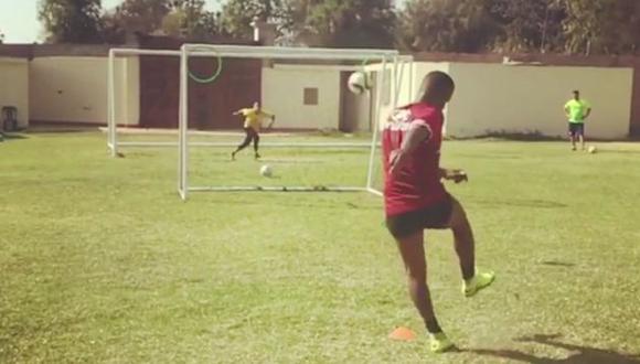Jefferson Farfán se lució con un golazo de tiro libre durante entrenamiento. (Instagram)