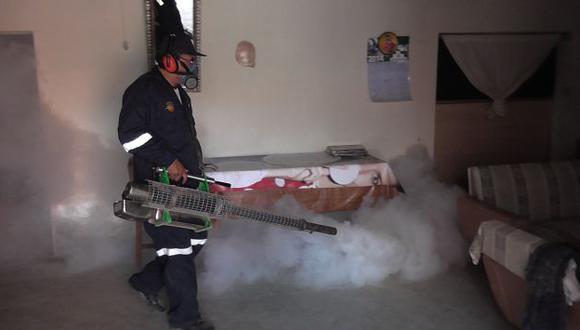 La fumigación es importante para combatir el dengue. (USI)