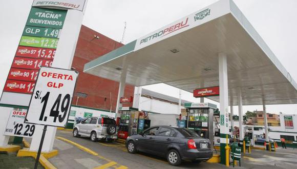 Petroperú y Repsol redujeron precio de combustibles en S/0.38 por galón. (USI)