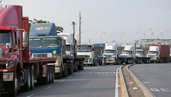 Diálogo con los transportistas de carga pesada no se ha roto y el Ejecutivo sigue buscando una solución para suspender el anunciado paro programado para el lunes 27 de junio.