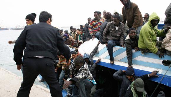 Pescador asegura que hubo un naufragio en costas de Libia, reportó la organización Alarm Phone. (Foto referencial: AFP/archivo)