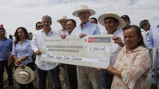 Piura: Presidente entregó a 100 agricultores los bonos de emergencia tras lluvias y huaicos