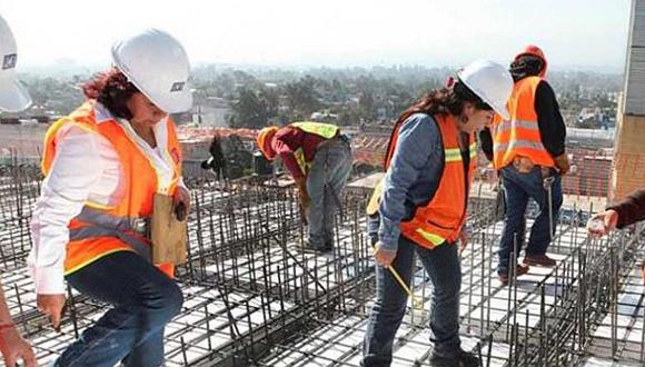 "La estadística que se maneja en la actualidad grafica de manera clara el tamaño del reto. Según la Organización Internacional del Trabajo, a nivel mundial, solo el 10% de la fuerza laboral en construcción es femenina y en Perú esta cifra es aún más baja, con un 8.2%, según el INEI".