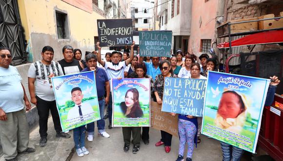 Familiares de Jesica Tejeda y vecinos de El Agustino piden justicia para ella y sus hijos. (Foto: Alessandro Currarino).