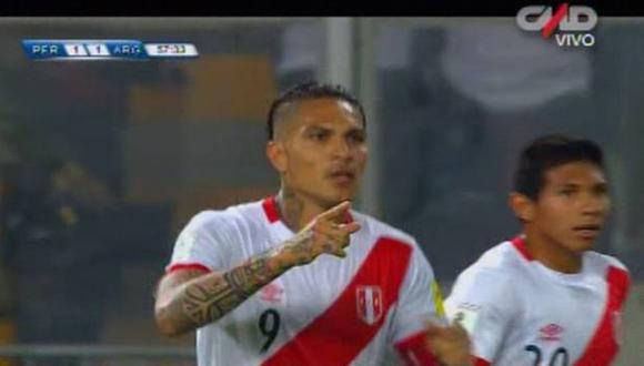 Paolo Guerrero: Con este golazo consiguió el empate parcial ante Argentina. (Captura)