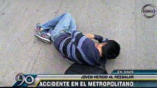Metropolitano: Estudiante cayó a vía de buses y no recibió ayuda inmediata