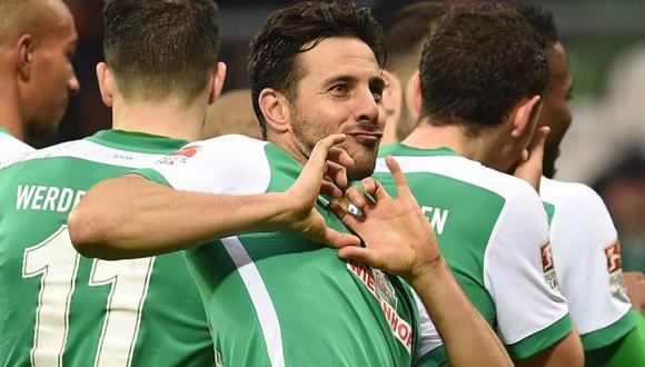 Claudio Pizarro podrá batir récords con el Werder Bremen. (EFE)