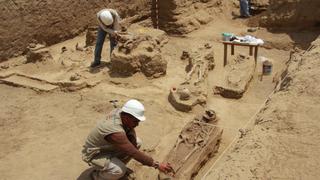 Recuperan 40 tumbas de mil años en Olmos