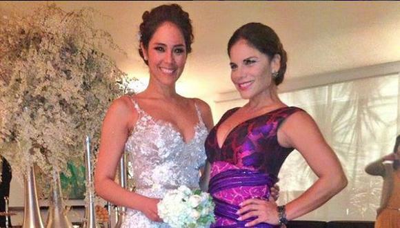 Karen Schwarz: Mira la travesura que hizo Sandra Arana en la boda de la conductora. (Instagram Sandra Arana)
