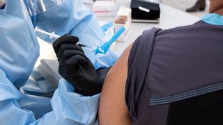 Vacunas gratis en Emiratos Árabes Unidos: Pfizer en Dubái y Sinopharm en Abu Dabi