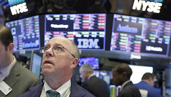 Los sectores que anotaban pérdidas eran tecnología y financiero en las primeras operaciones en Wall Street. (Foto: AP)