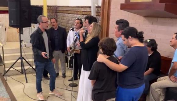 Cantan 'Me elevé' en la misa de cuerpo presente de Pedro Suárez-Vértiz. (Foto: captura)