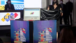 Presentan las máquinas de votación para las elecciones parlamentarias en Venezuela con autonomía de 10 horas
