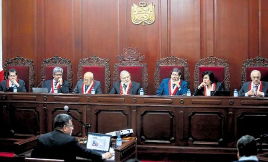 En sus manos. Los siete magistrados del Tribunal Constitucional decidirán sobre temas que son claves para la estabilidad del país. (GEC)