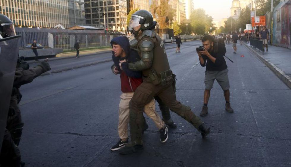 Chile: Manifestantes y policías se enfrentaron por muerte de mapuche | Foto: AP