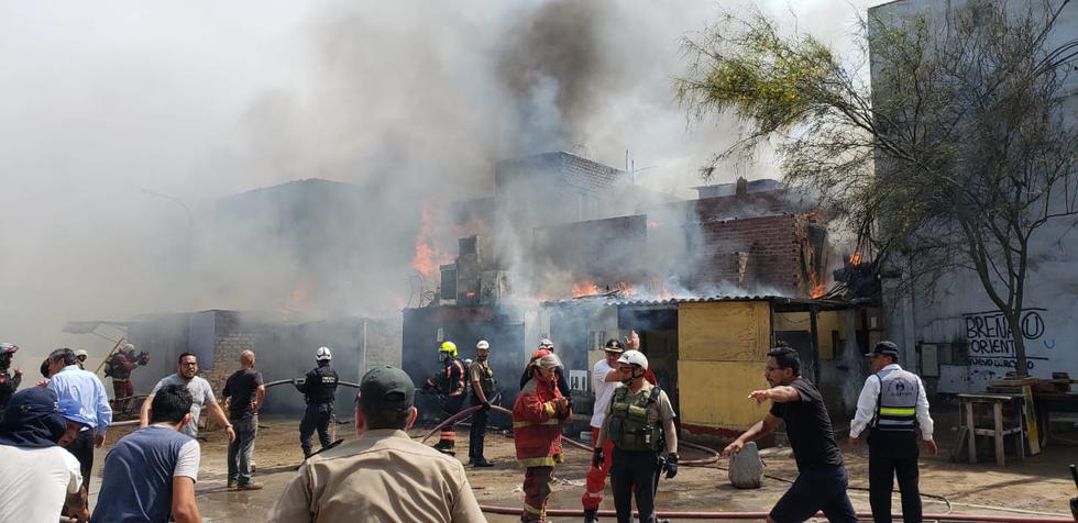 Incendio consume viviendas de material noble en el Cercado de Lima (Joseph Angeles)