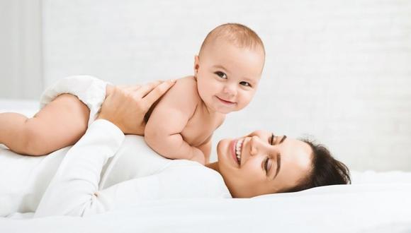 Se sugiere revisar ciertas características, a fin de asegurar la comodidad del bebé para realizar sus actividades y al momento de dormir. Foto: iStock.