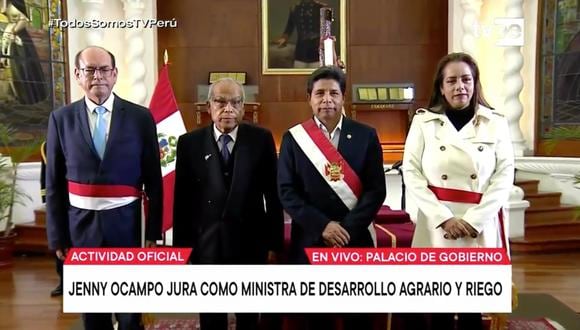 Castillo tomó juramento a nuevos ministros de Estado.