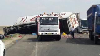 Dos muertos deja choque frontal de camiones en Lambayeque